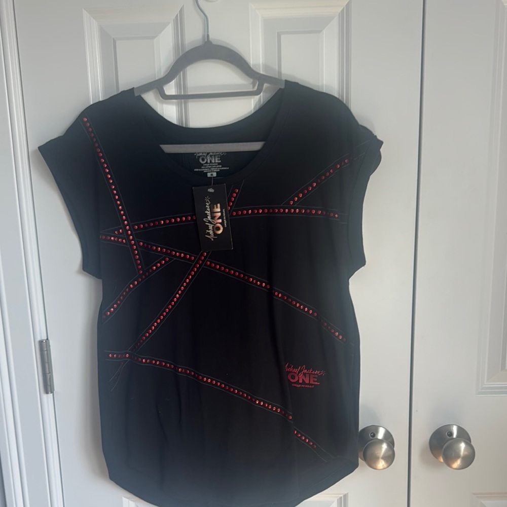 Black and Red Graphic Boxy T-Shirt with Cap Sleeves